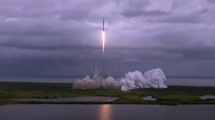 Νέο Ρεκόρ Ταυτόχρονης Εκτόξευσης 143 Δορυφόρων από Έναν Πύραυλο της Space X του Μασκ (Video)